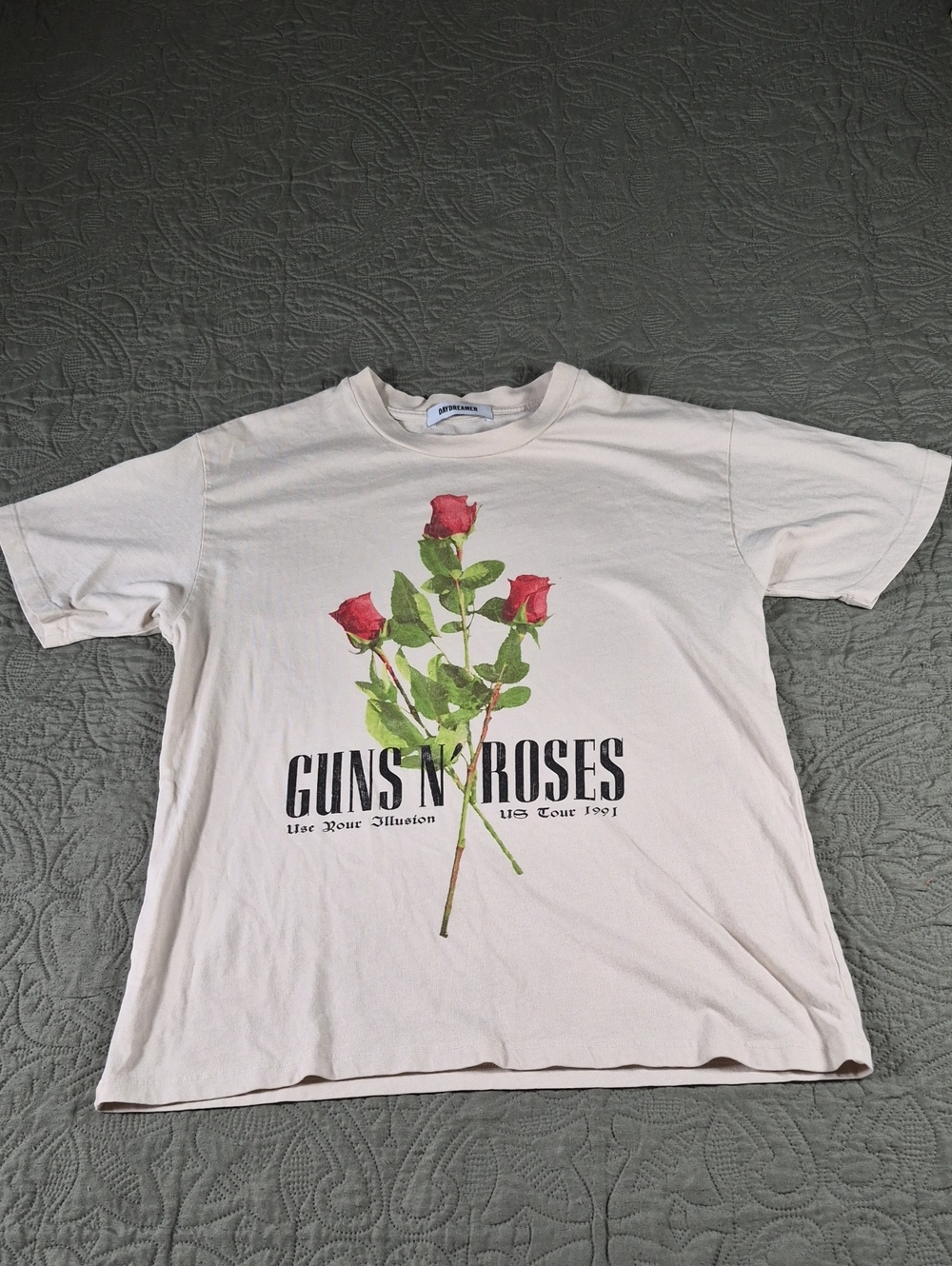 Daydreamer White Graphic Tee with Red Rose Bouquet
